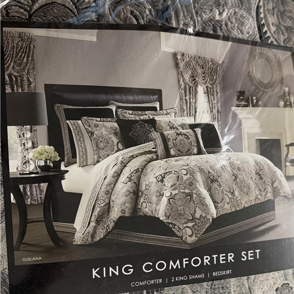 J. Queen New York Giselle Polyester Gray King 4-Pc. Comforter Set NWT - Picture 3 of 3